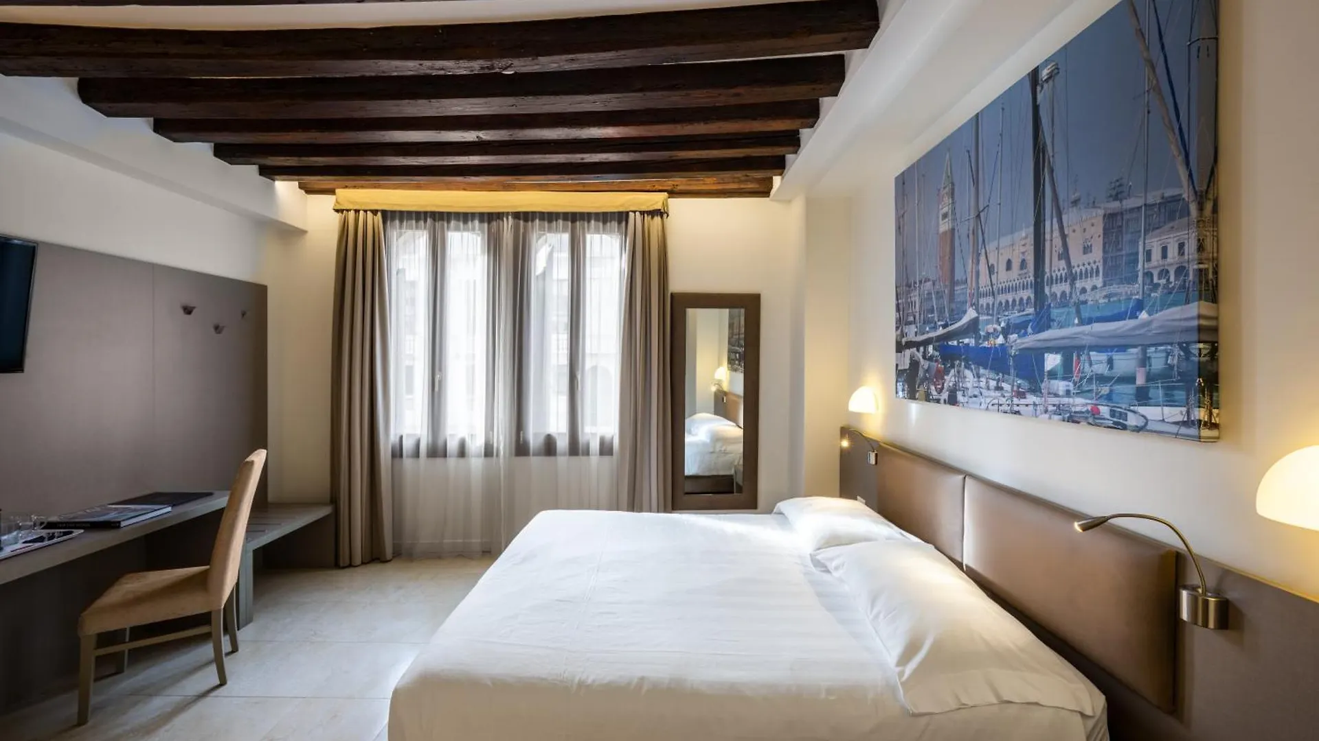 Leone Hotel Venice Italy