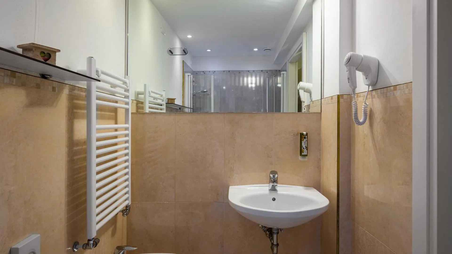 Leone Hotel Venice 3*,  Italy