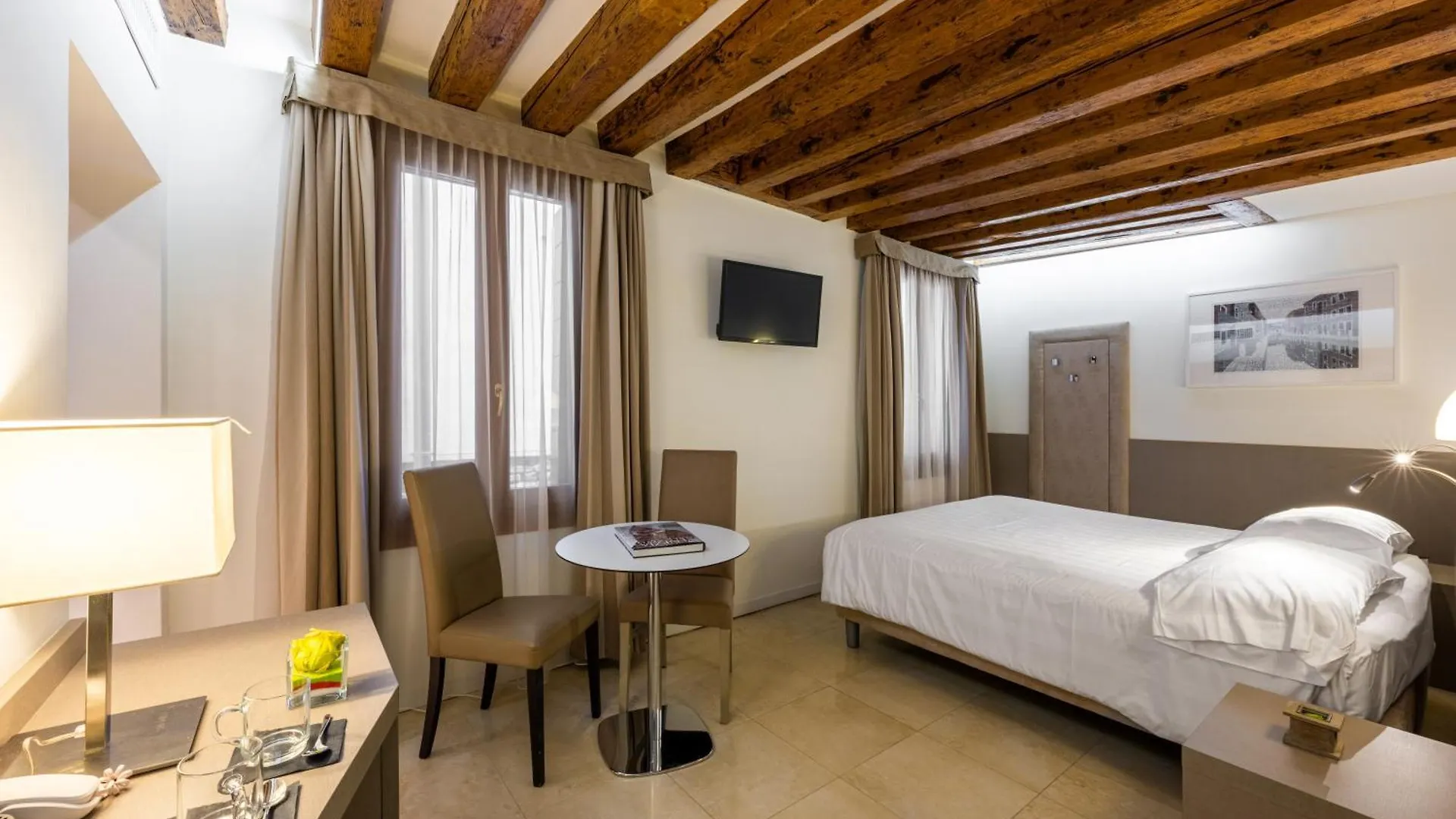 Leone Hotel Venice 3*,