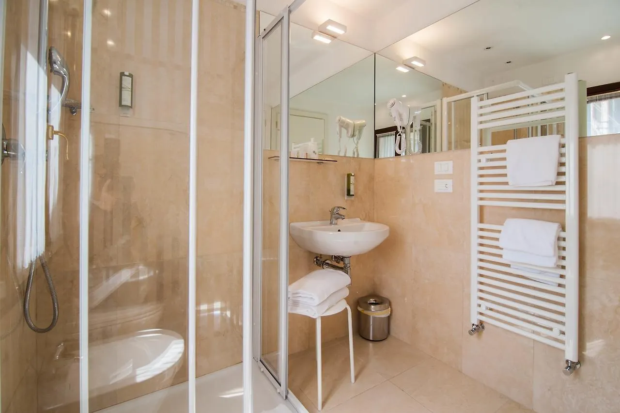 Leone Hotel Venice 3*,  Italy
