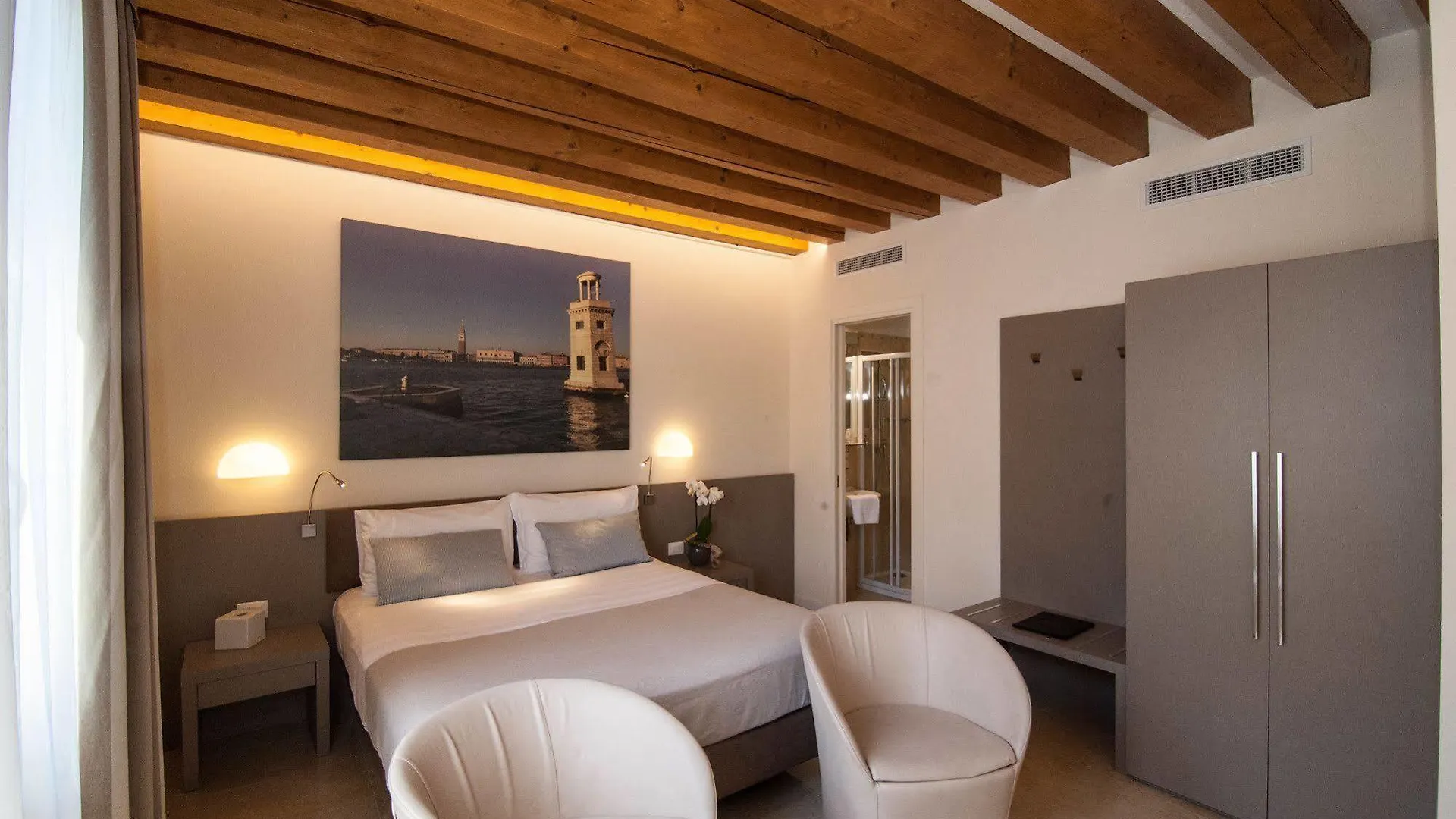 Leone Hotel Venice 3*,