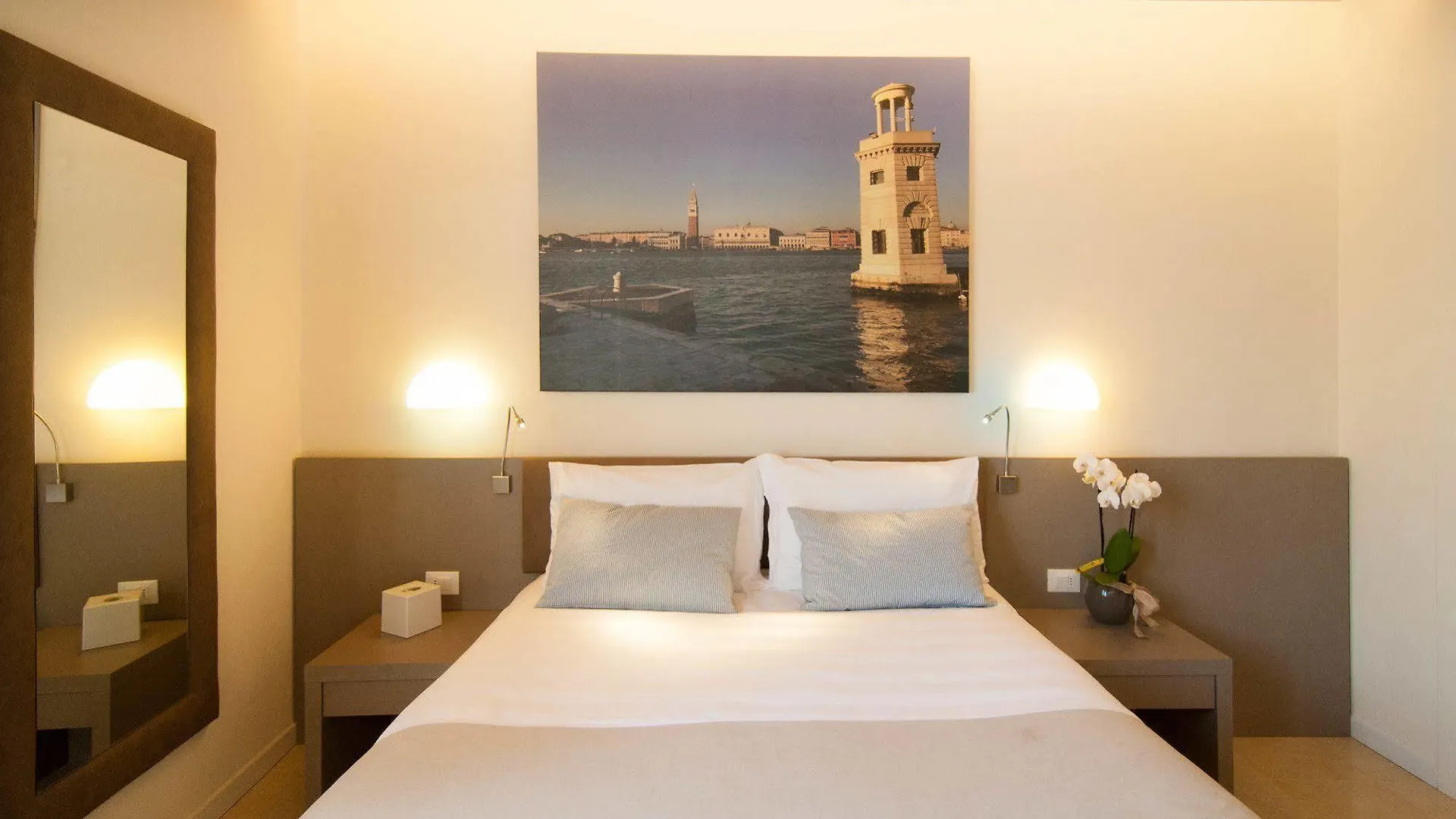 Leone Hotel Venice Italy